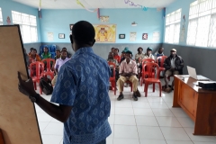 NATAL_2_Materi pengingat perawatan kebun kopi dijelaskan kembali dalam Natal bersama petani kader Yapkema-yapkema.dok